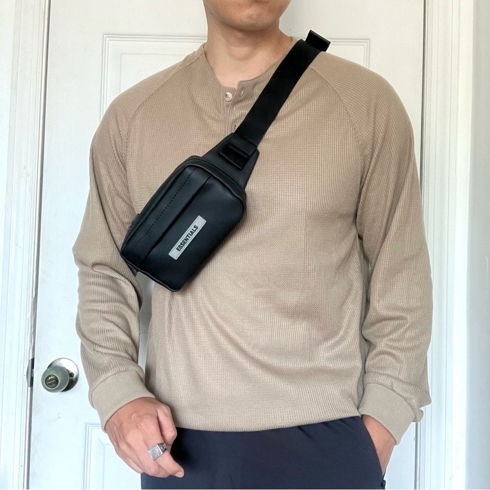Authentic Fear Of God sling bag/canguro
